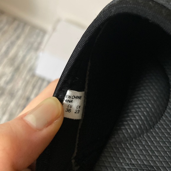 SOLD!!!! Do not buy. SUICOKE TABI SHOES - Picture 5 of 8